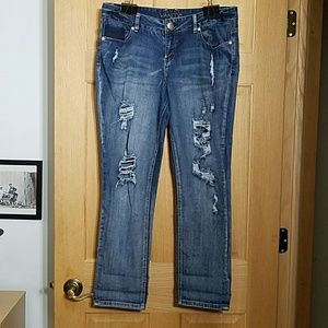 Distressed vanity jeans (cropped, girlfriend)